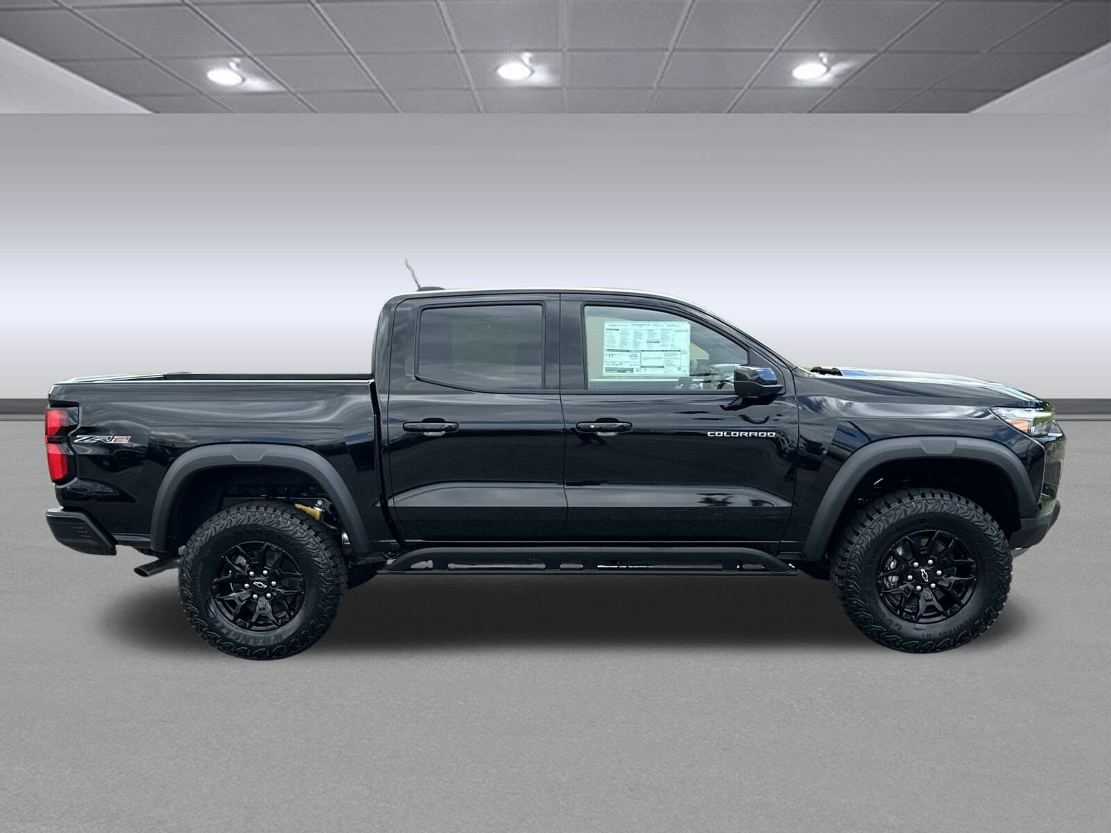 2025 Chevrolet Colorado ZR2 photo 2
