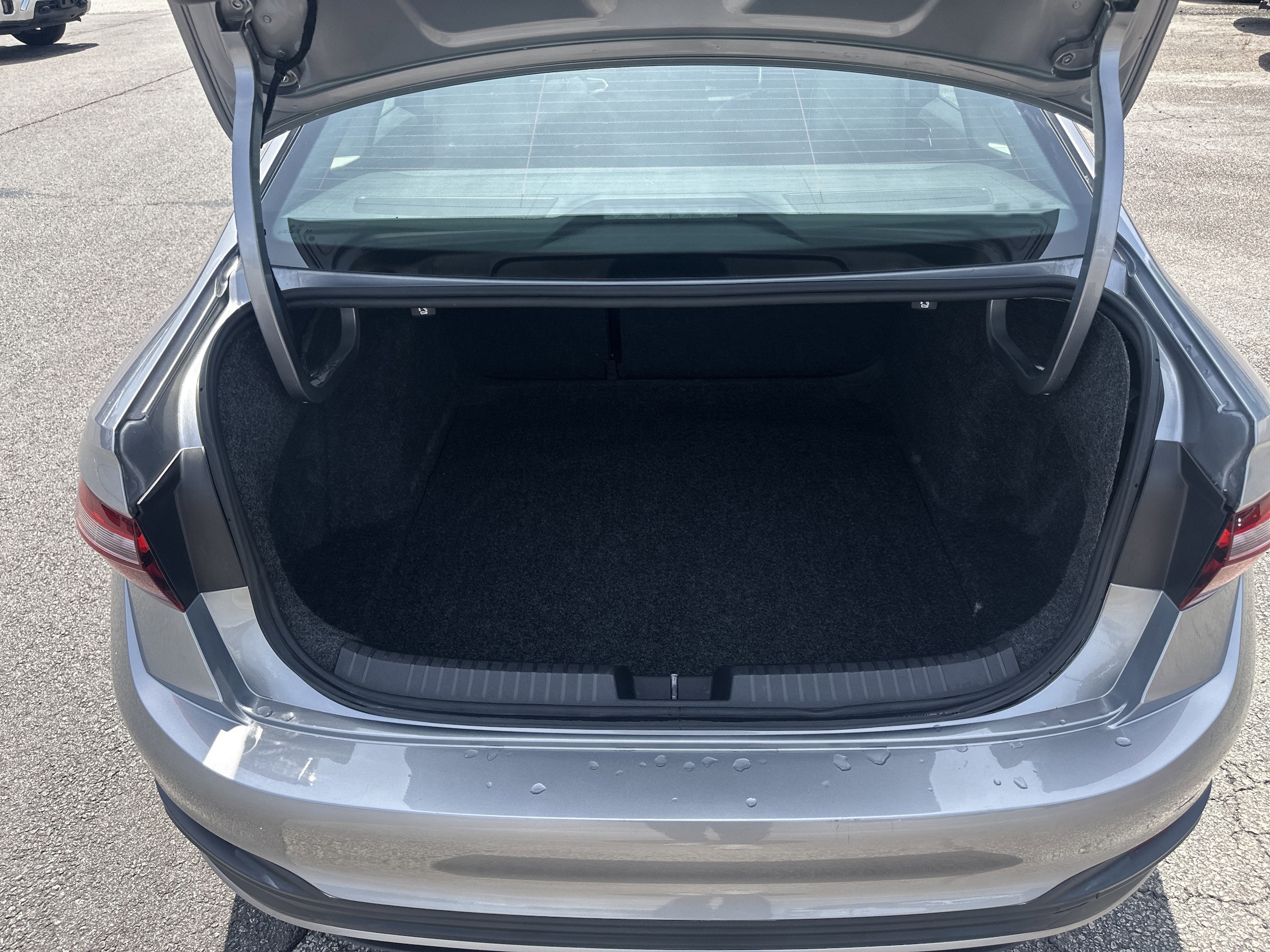 2025 Volkswagen Jetta SE - Photo 18