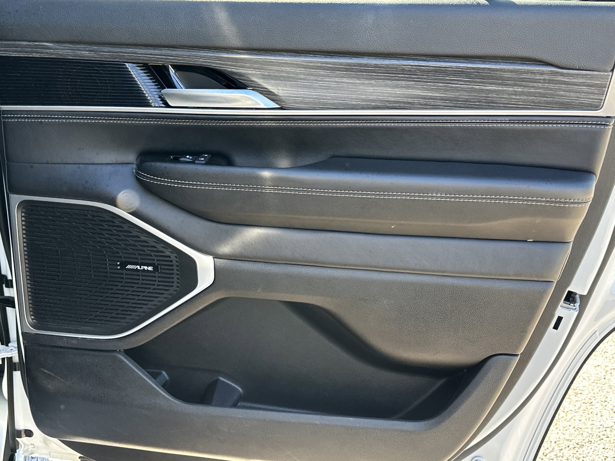 2024 Jeep Wagoneer Series II - Photo 16