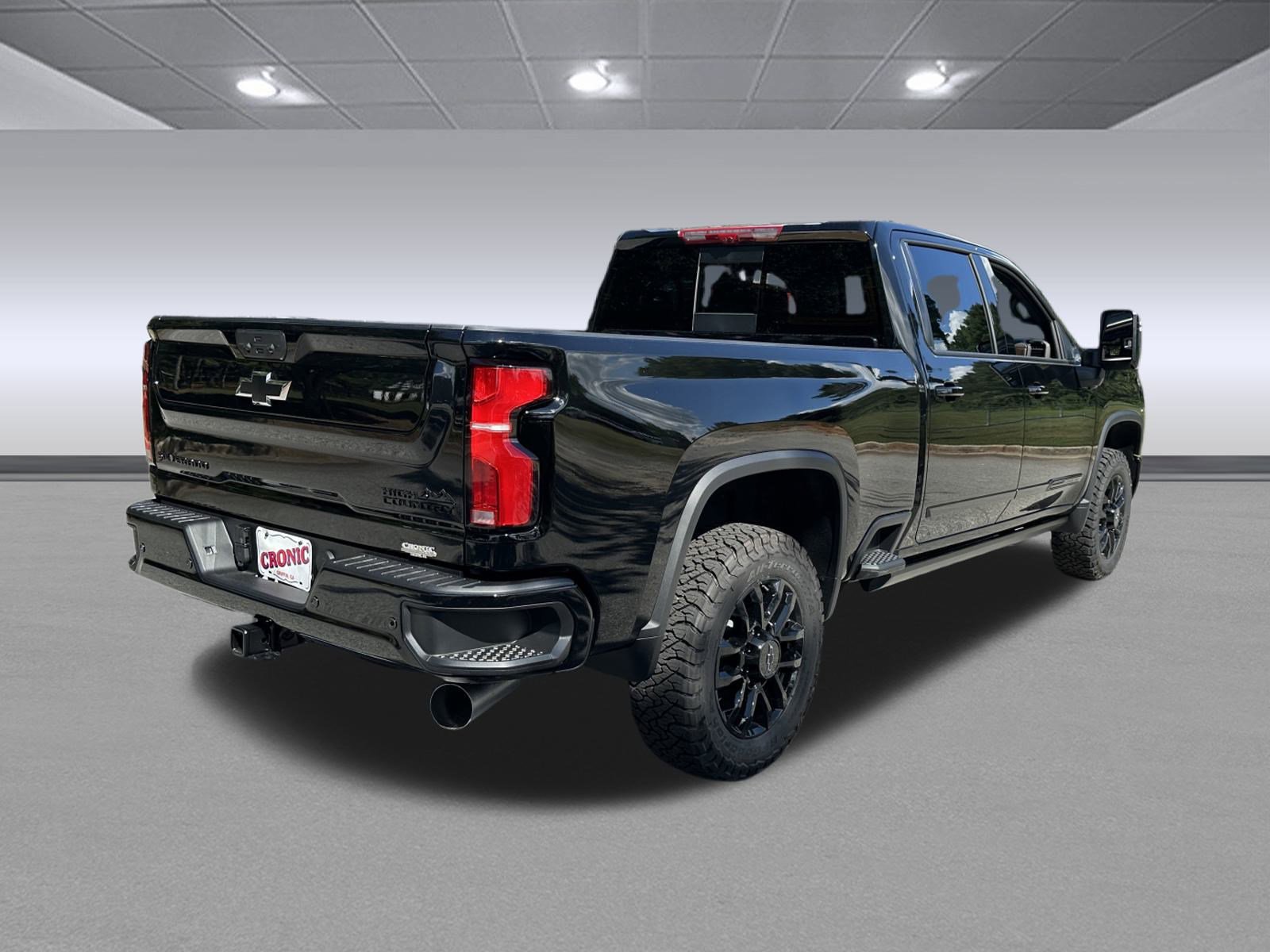 2025 Chevrolet Silverado 2500HD High Country photo 3
