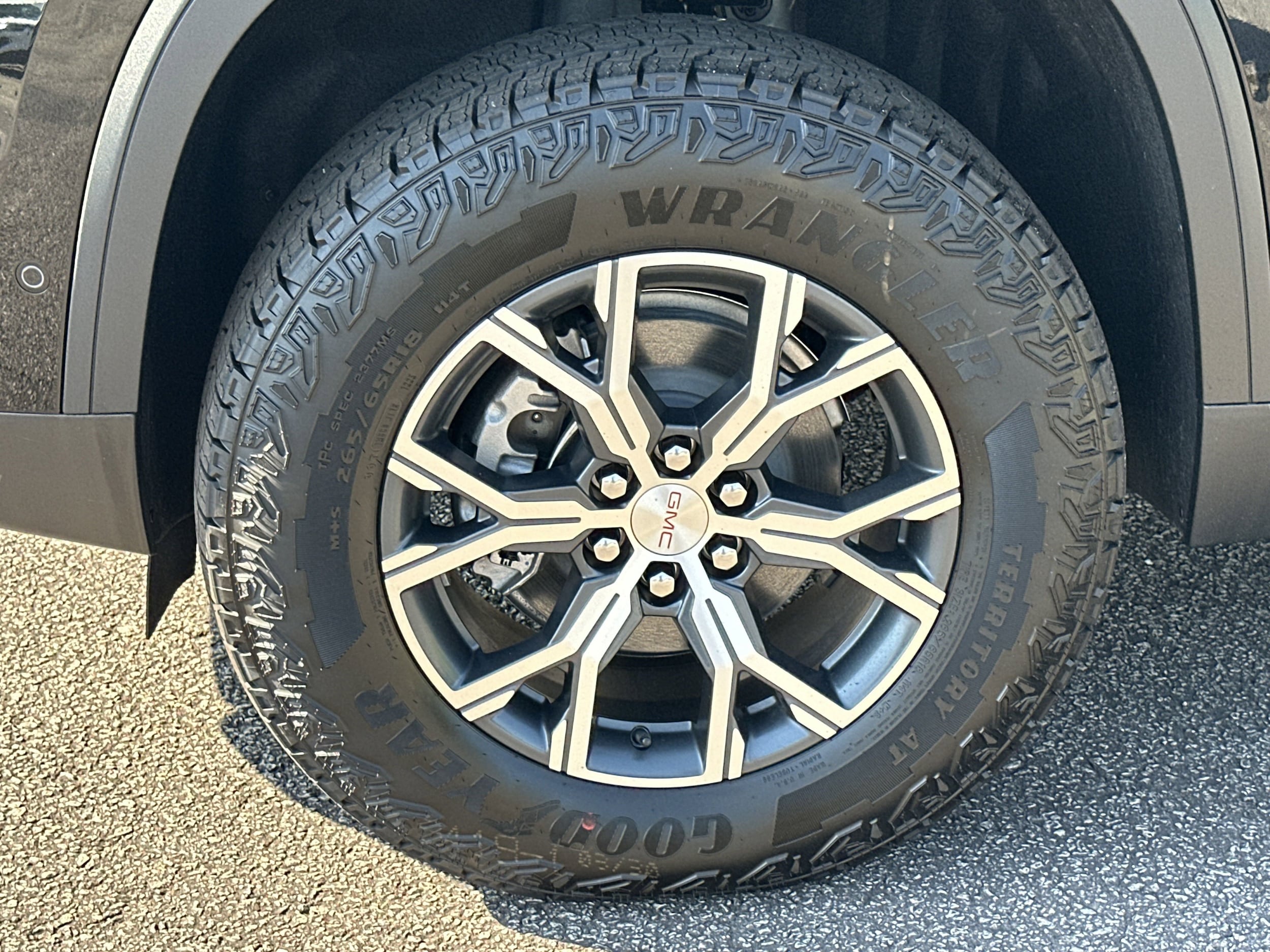 2025 GMC Acadia AT4 - Photo 11