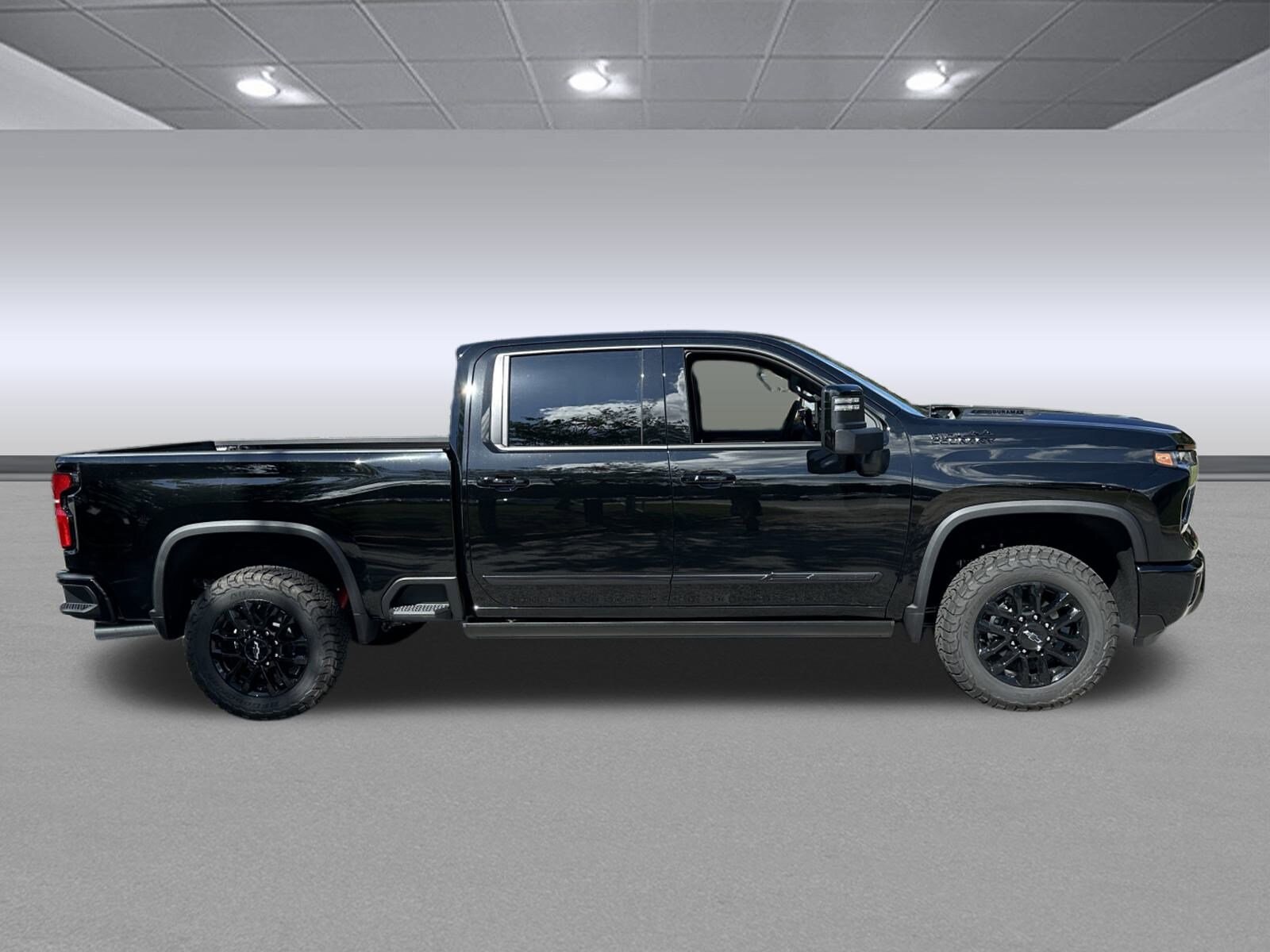 2025 Chevrolet Silverado 2500HD High Country photo 2