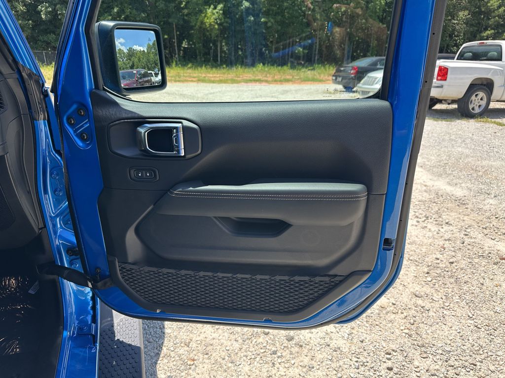 2025 Jeep Wrangler 4-Door Sahara - Photo 14