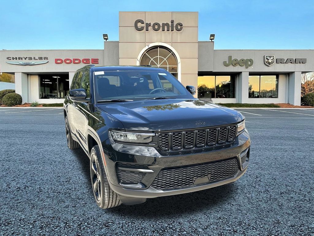 2025 Jeep Grand Cherokee Altitude's photo