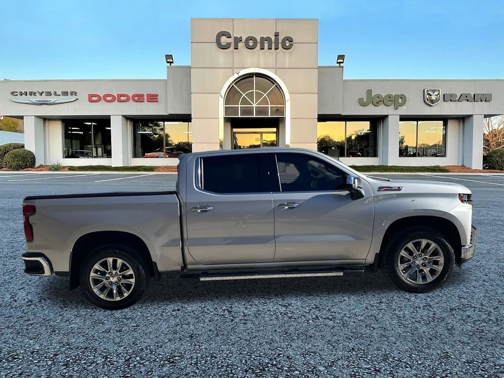 2022 Chevrolet Silverado 1500 LTZ photo 2