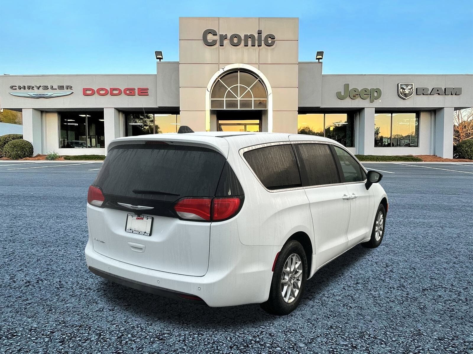 2025 Chrysler Voyager LX photo 3