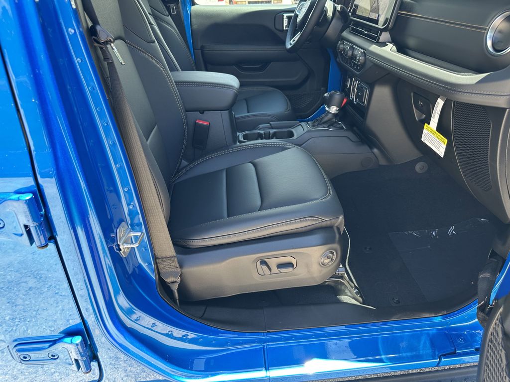 2025 Jeep Wrangler 4-Door Sahara - Photo 13