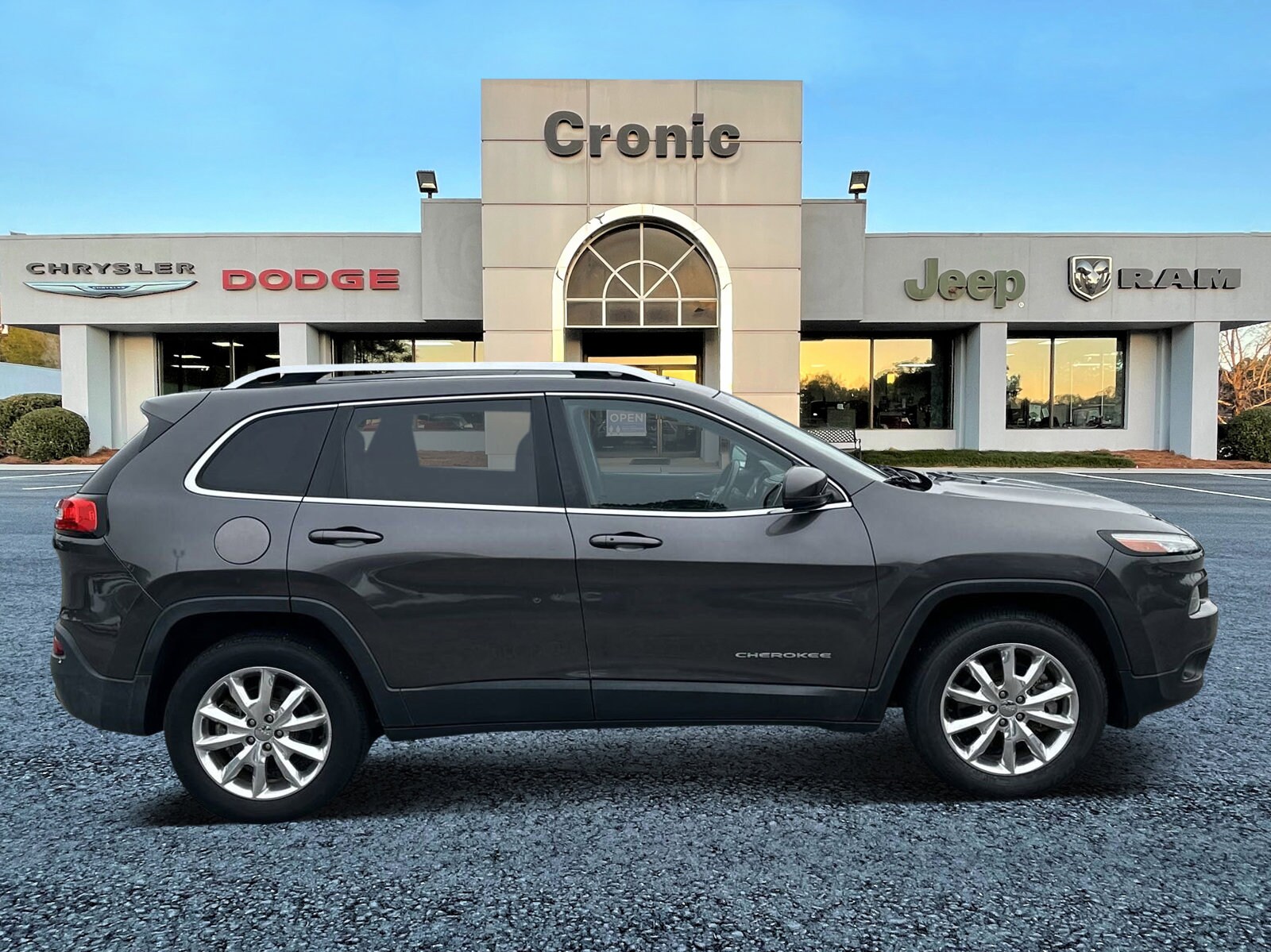 Used 2015 Jeep Cherokee Limited with VIN 1C4PJMDS1FW540798 for sale in Griffin, GA