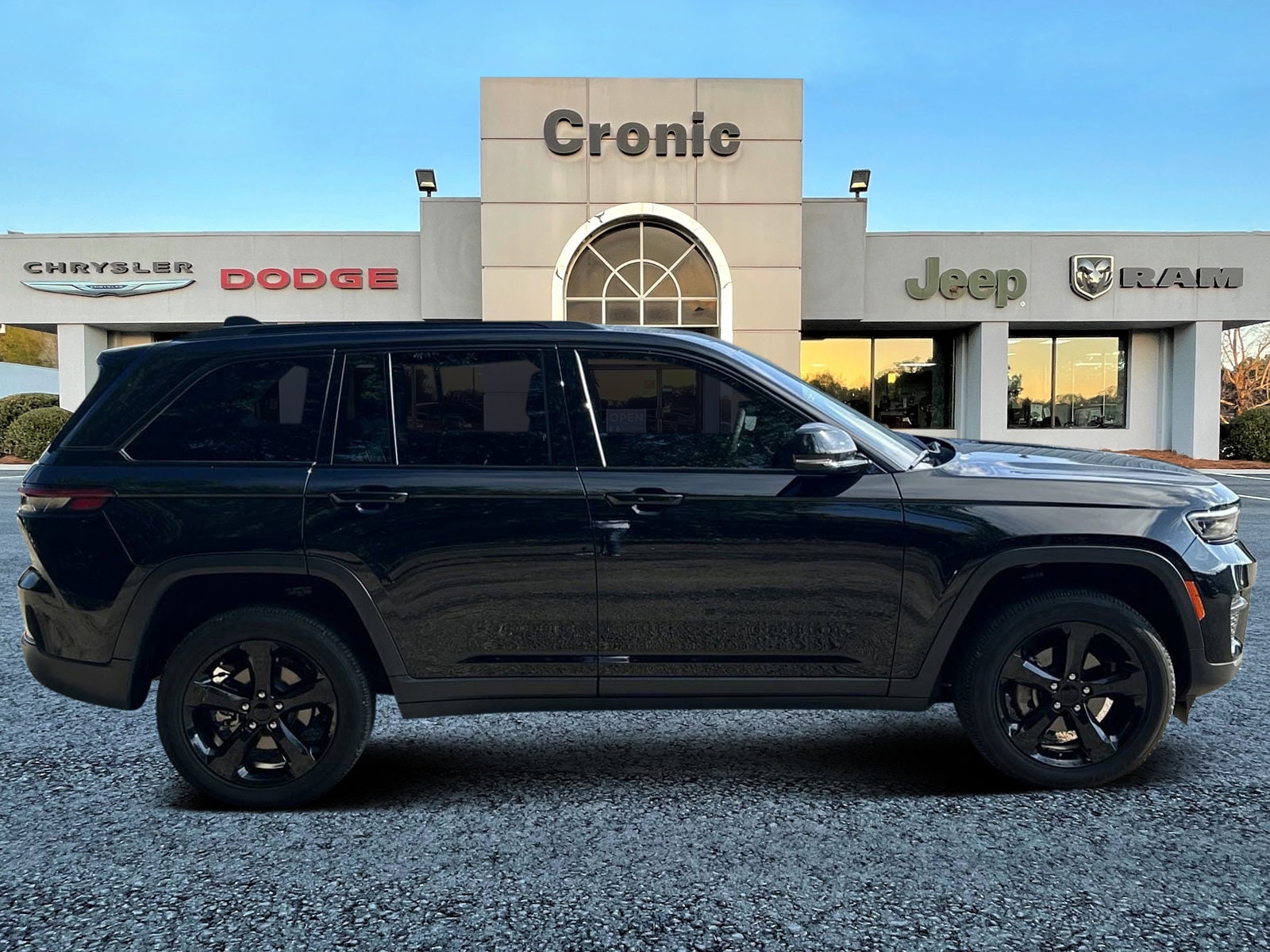 Used 2023 Jeep Grand Cherokee Altitude with VIN 1C4RJHAG5PC554822 for sale in Griffin, GA