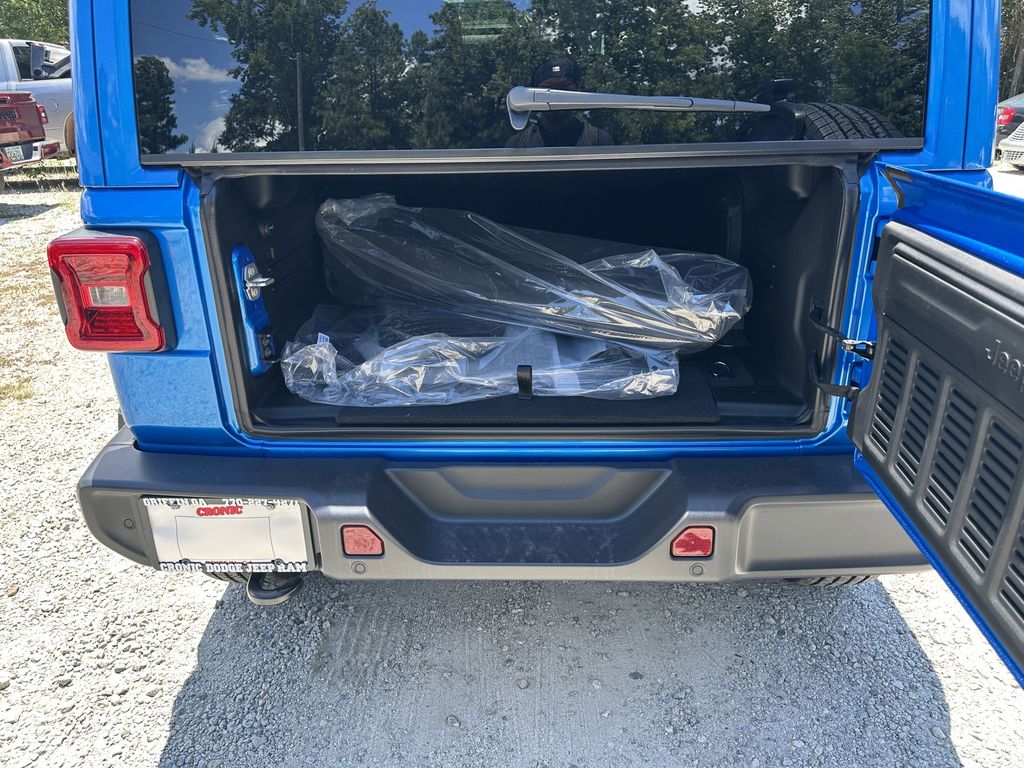 2025 Jeep Wrangler 4-Door Sahara - Photo 18