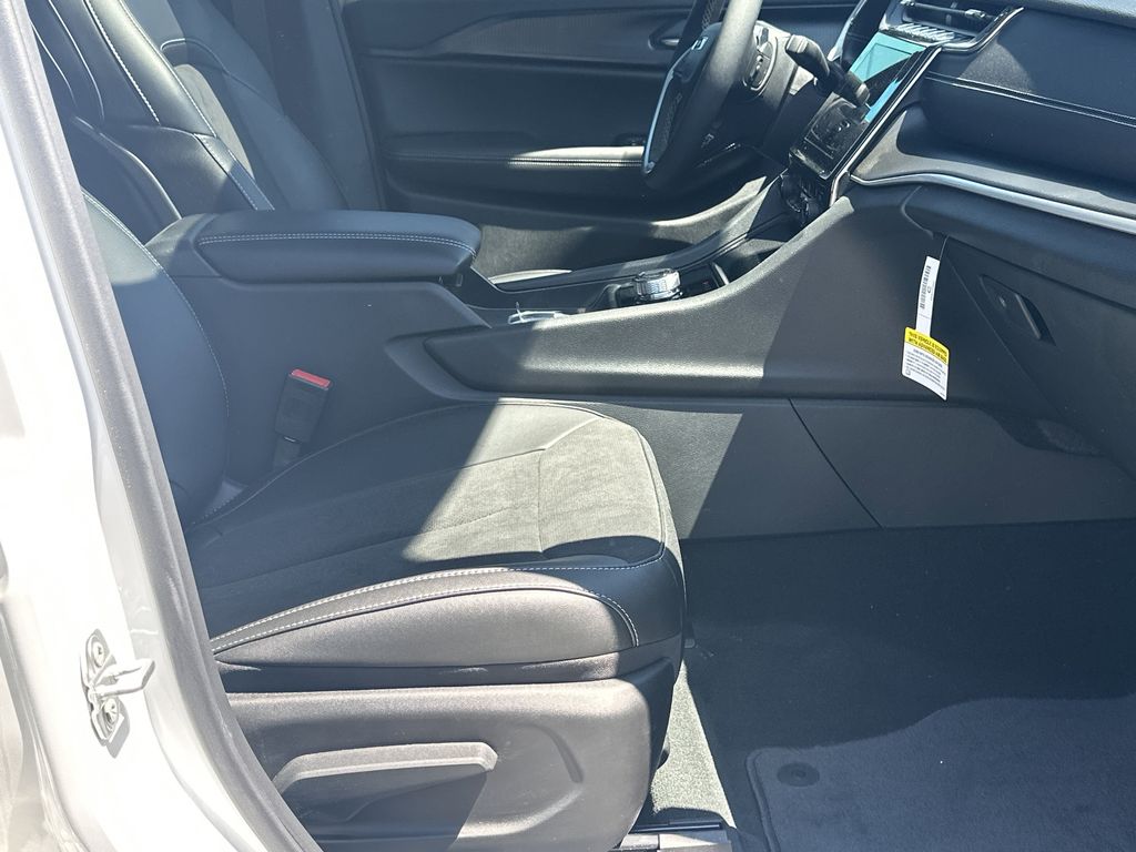 2025 Jeep Grand Cherokee Altitude - Photo 14