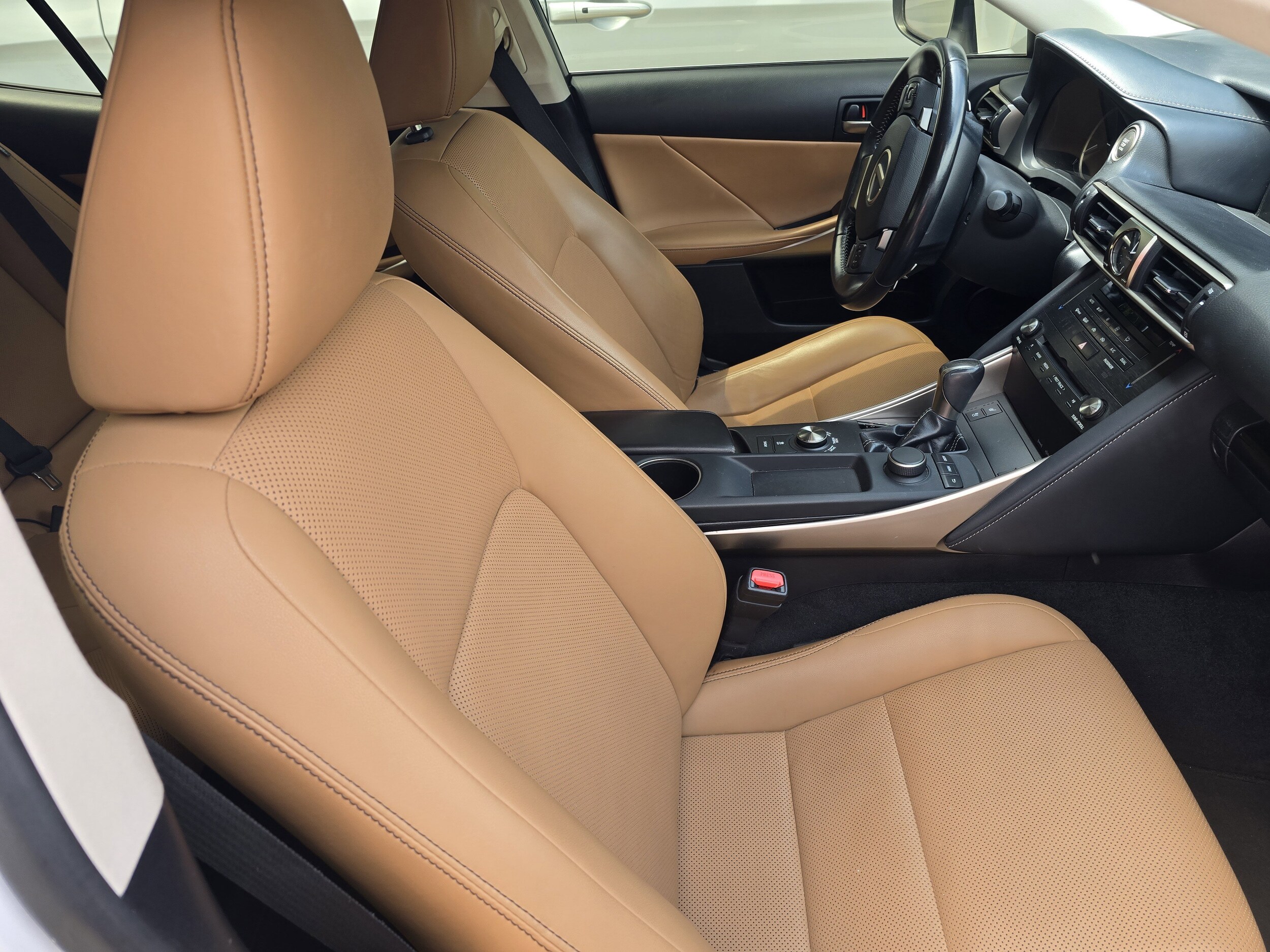 2018 Lexus IS 300 photo 4