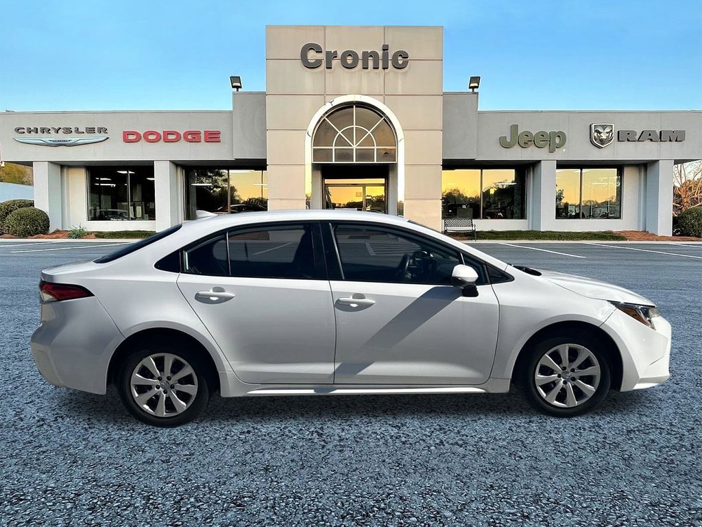 Used 2024 Toyota Corolla LE with VIN 5YFB4MDE6RP099582 for sale in Northfield, Minnesota