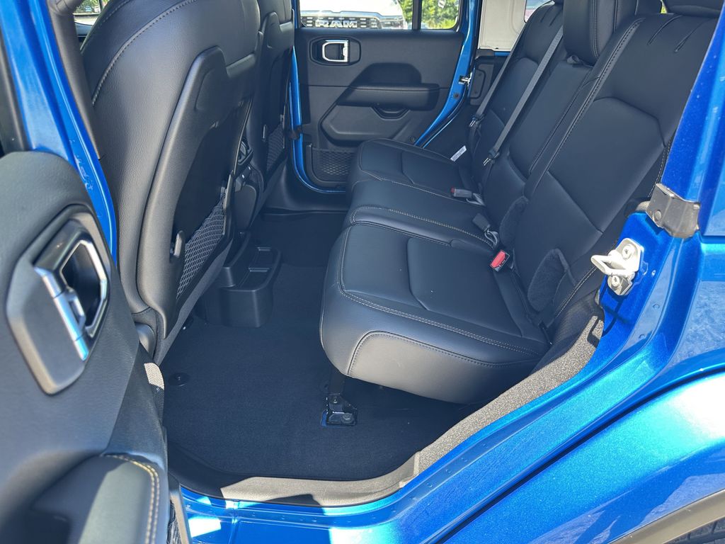 2025 Jeep Wrangler 4-Door Sahara - Photo 20