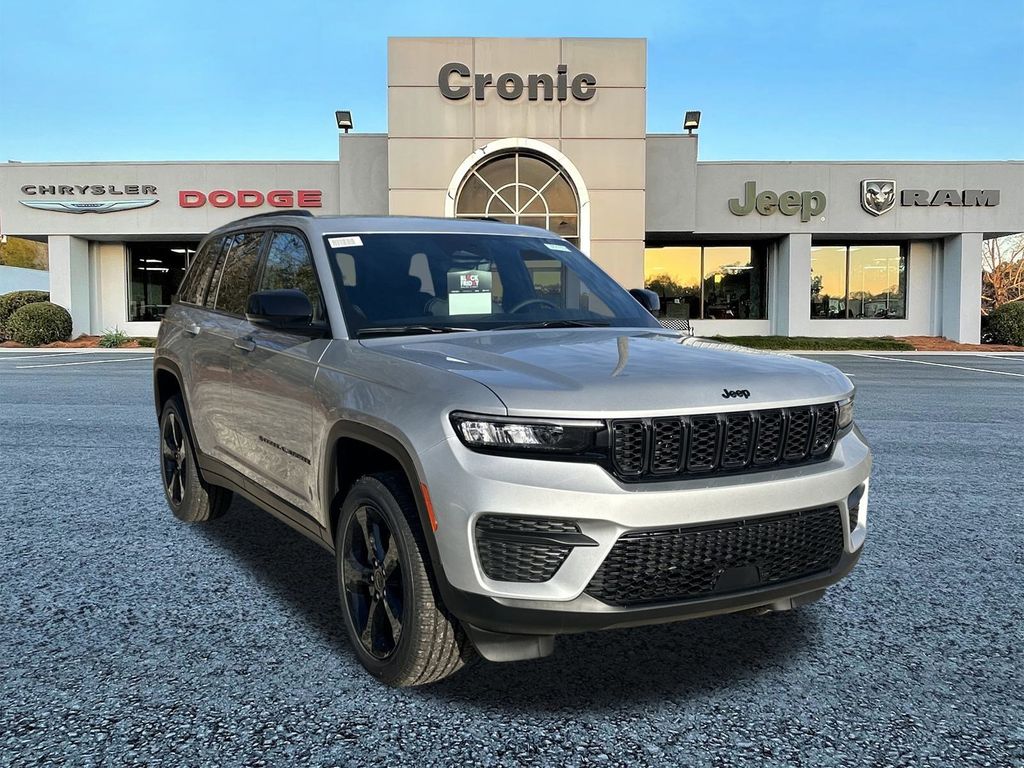 2025 Jeep Grand Cherokee Altitude's photo