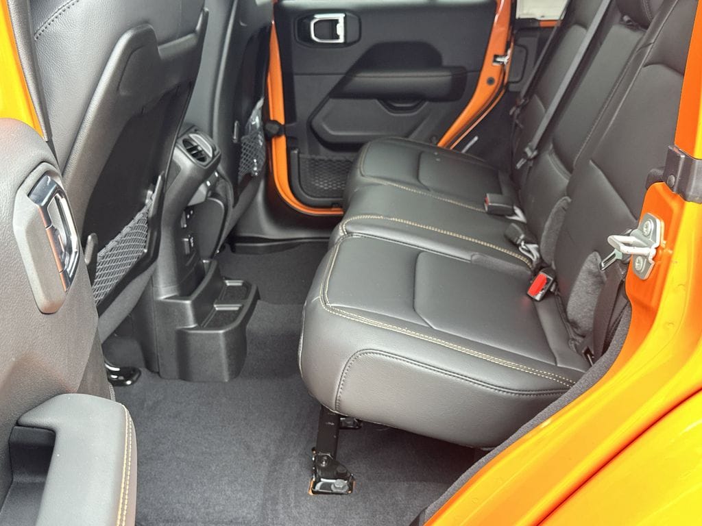 2025 Jeep Wrangler 4-Door Sahara - Photo 20