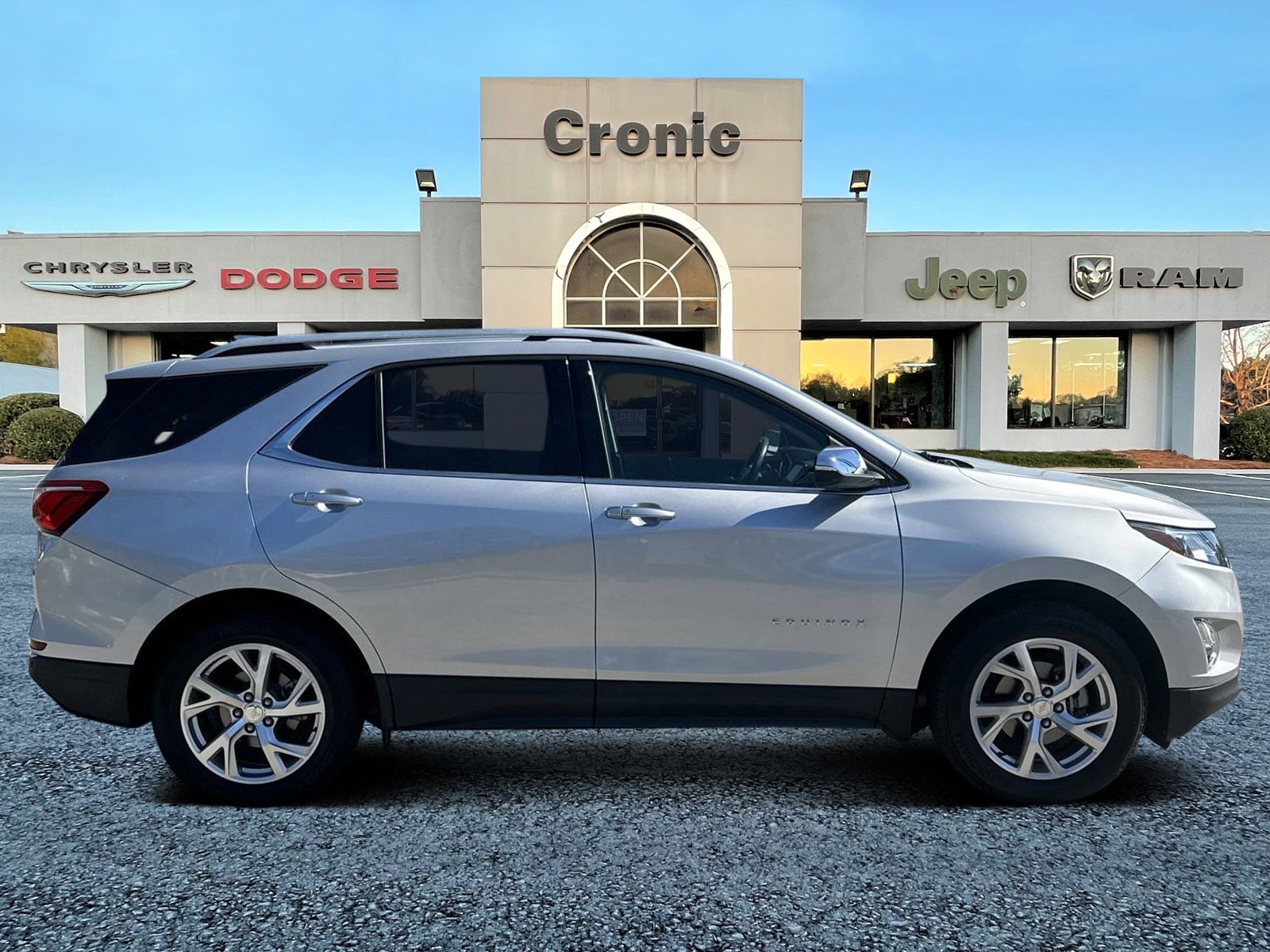 Used 2018 Chevrolet Equinox Premier with VIN 3GNAXMEV6JS500760 for sale in Griffin, GA