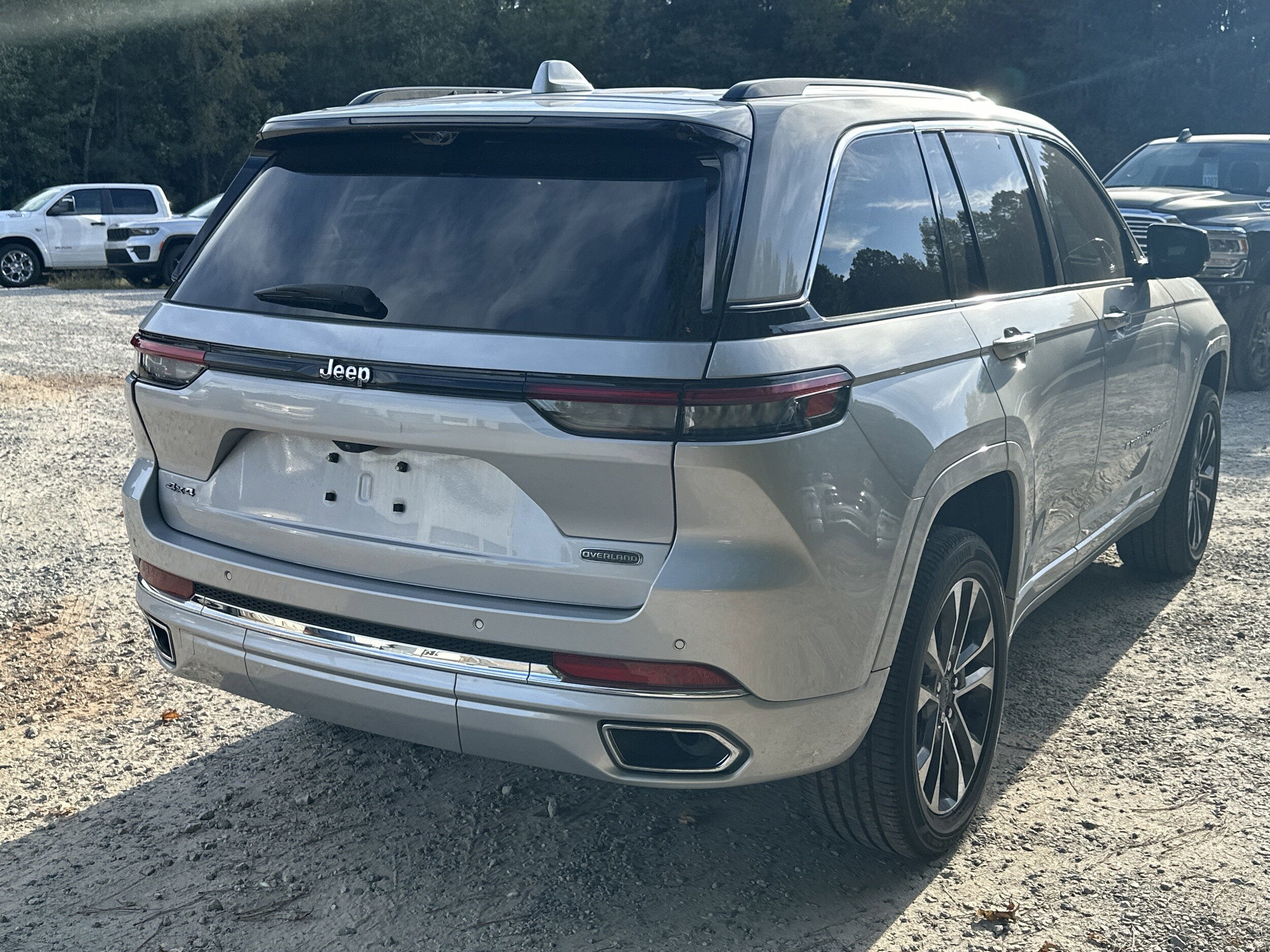 2022 Jeep Grand Cherokee Overland Sport photo 3