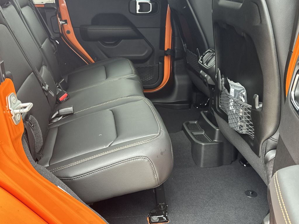 2025 Jeep Wrangler 4-Door Sahara - Photo 15