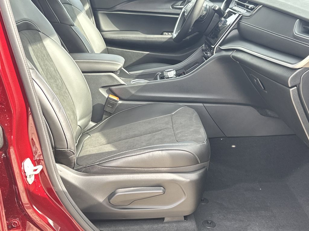 2025 Jeep Grand Cherokee Altitude - Photo 13
