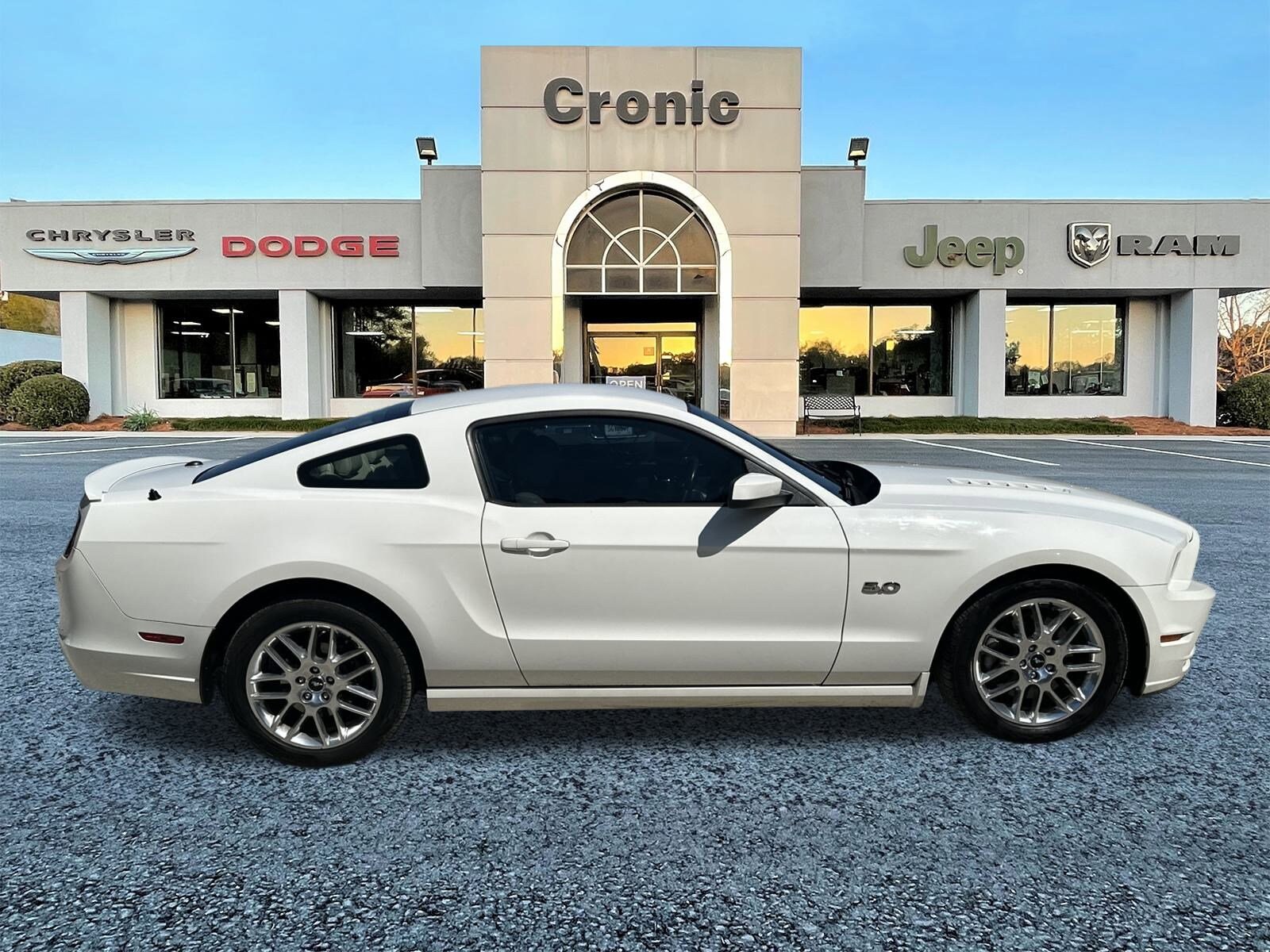 2013 Ford Mustang GT Premium photo 2
