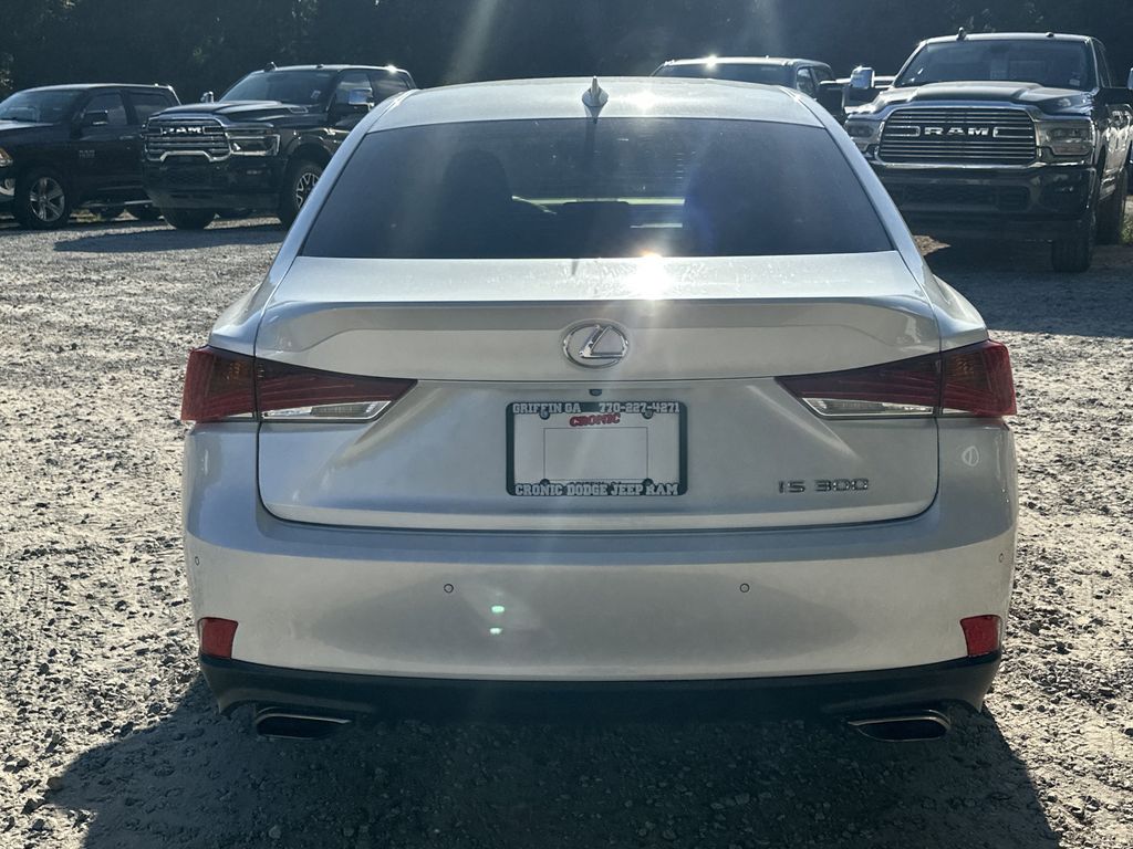 2018 Lexus IS 300 photo 4