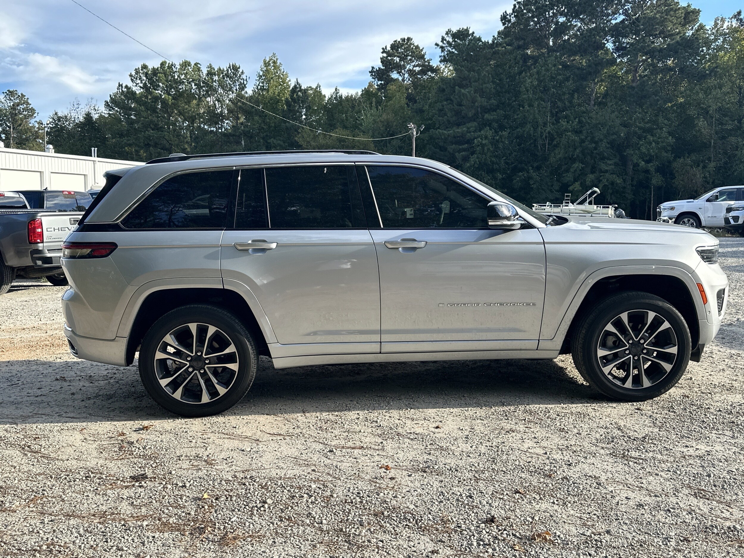 2022 Jeep Grand Cherokee Overland Sport photo 2