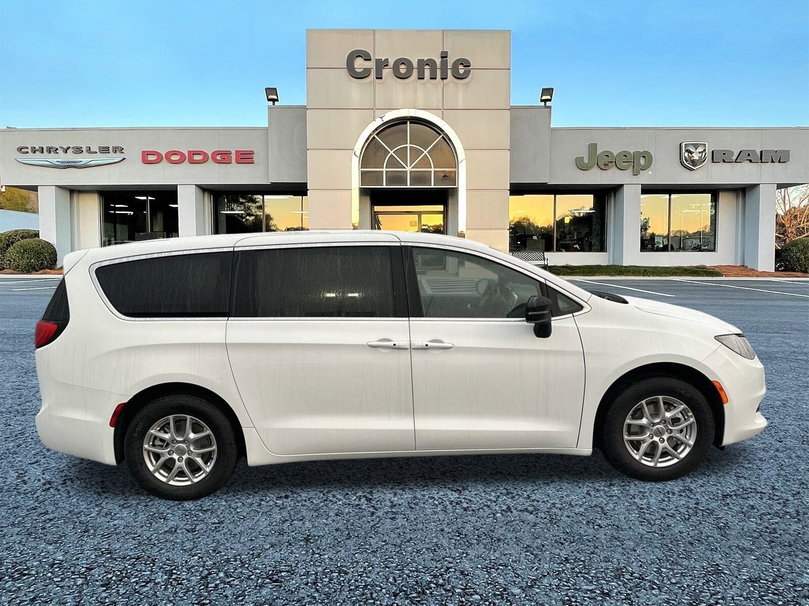 2025 Chrysler Voyager LX photo 2