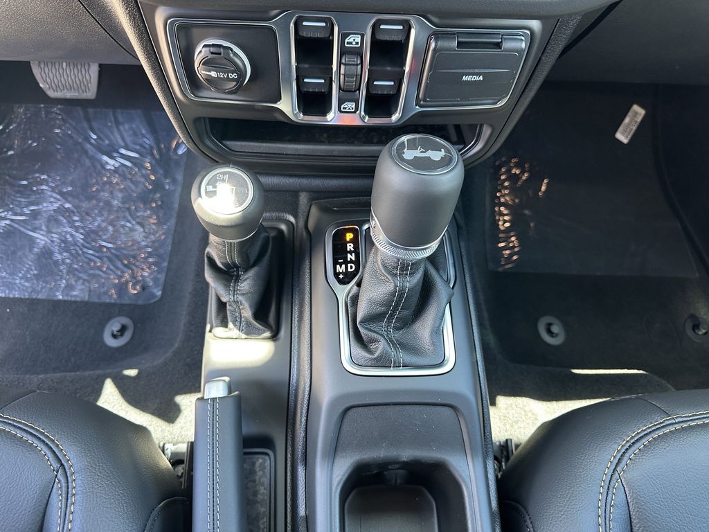 2025 Jeep Wrangler 4-Door Sahara - Photo 29