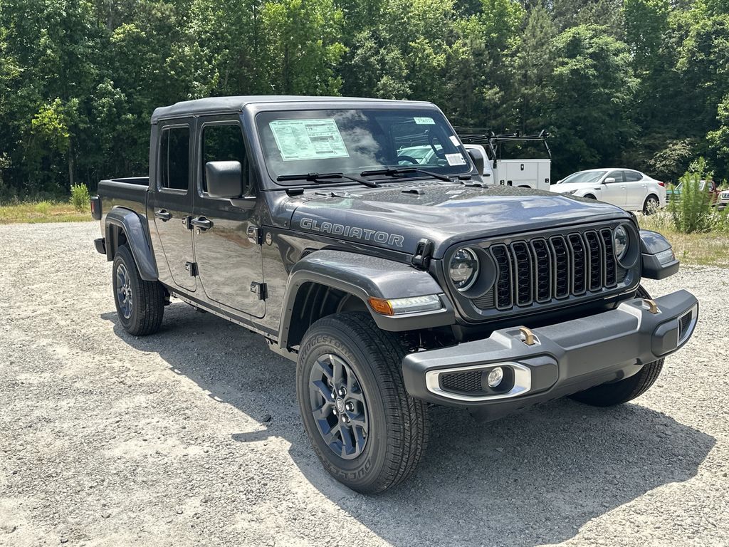 2026 Jeep Gladiator 85th Anniversary Edition Auto's photo