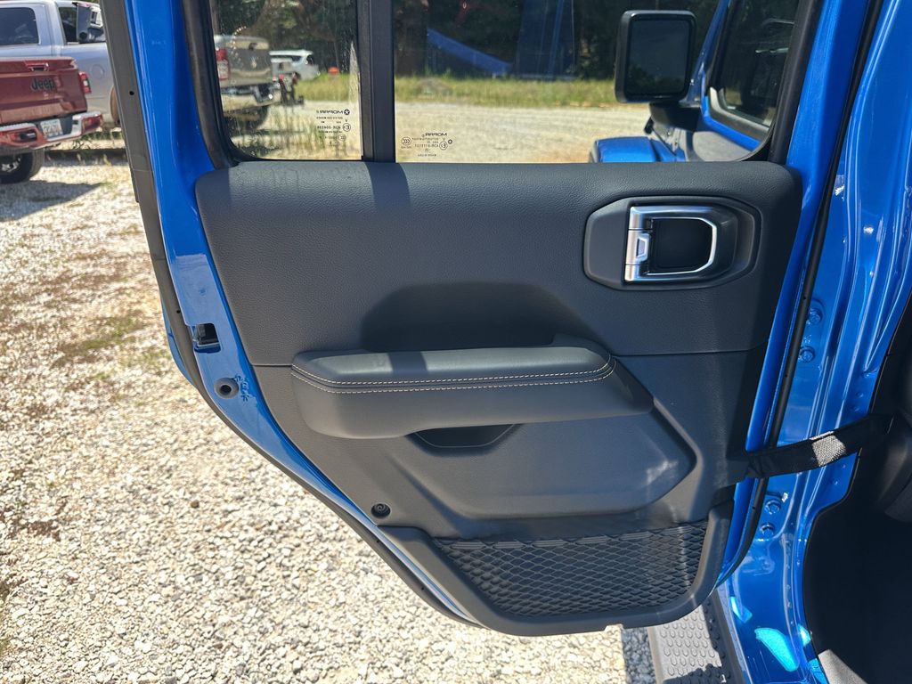 2025 Jeep Wrangler 4-Door Sahara - Photo 21