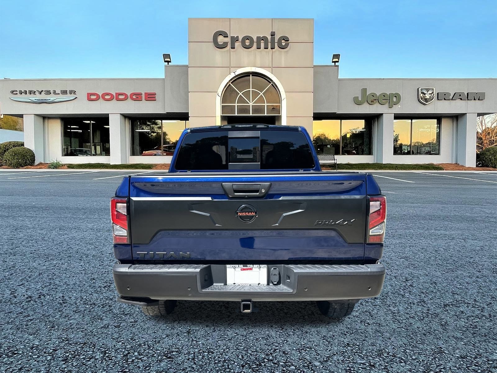 2021 Nissan Titan PRO-4X Crew Cab photo 4