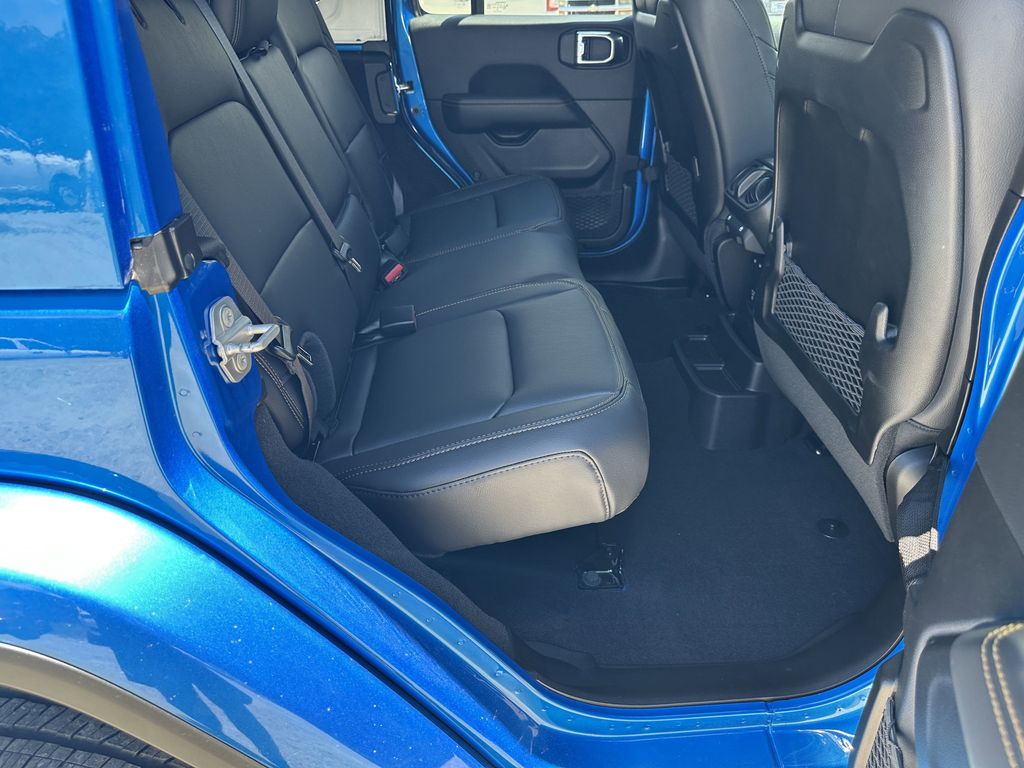 2025 Jeep Wrangler 4-Door Sahara - Photo 15