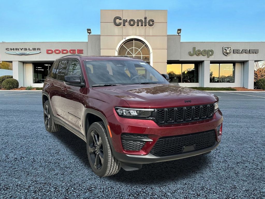 2025 Jeep Grand Cherokee Altitude's photo