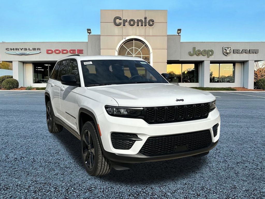 2025 Jeep Grand Cherokee Altitude's photo