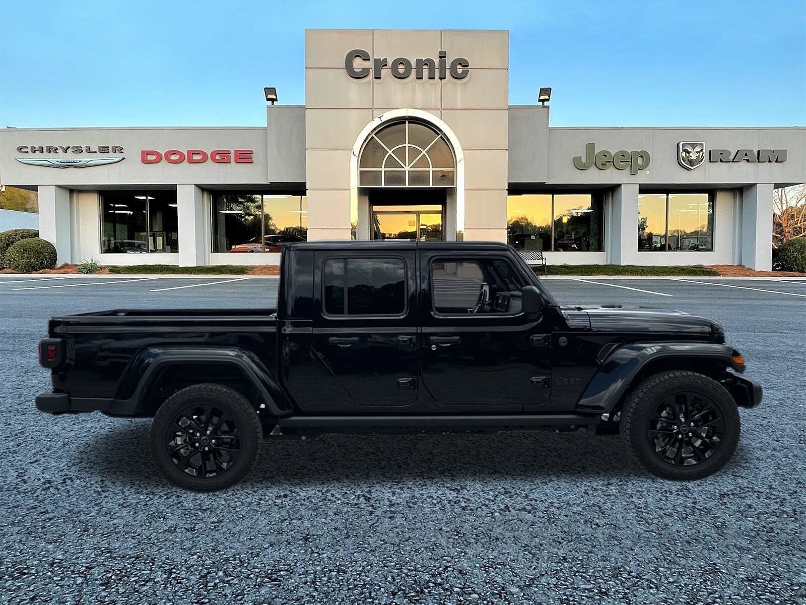 2024 Jeep Gladiator photo 2