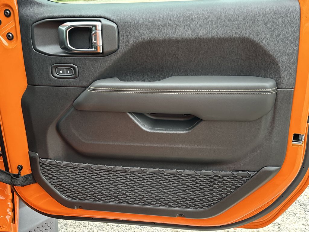 2025 Jeep Wrangler 4-Door Sahara - Photo 14