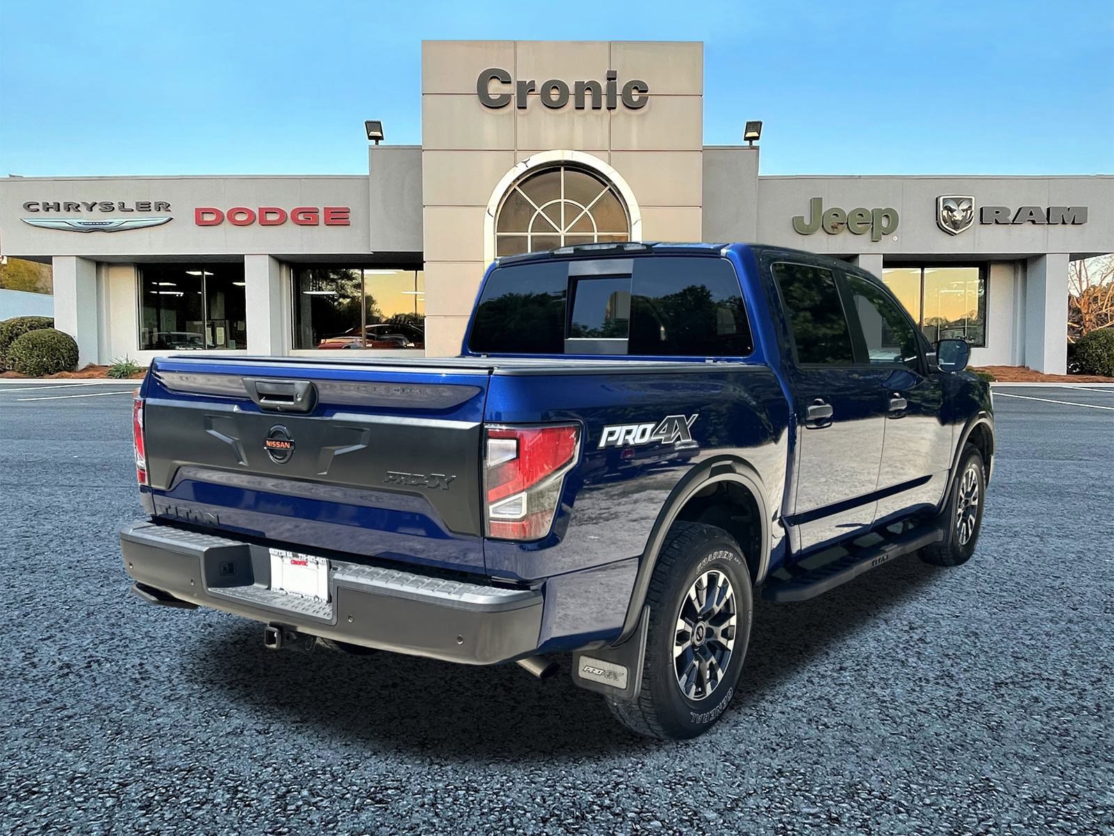 2021 Nissan Titan PRO-4X Crew Cab photo 3