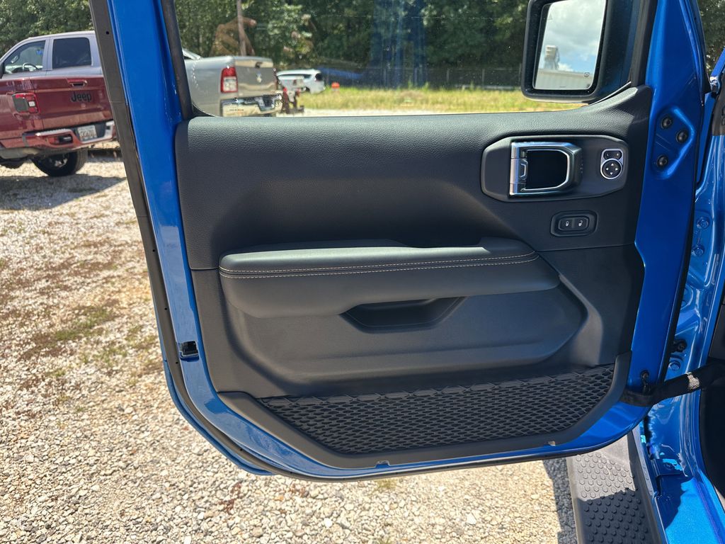 2025 Jeep Wrangler 4-Door Sahara - Photo 10