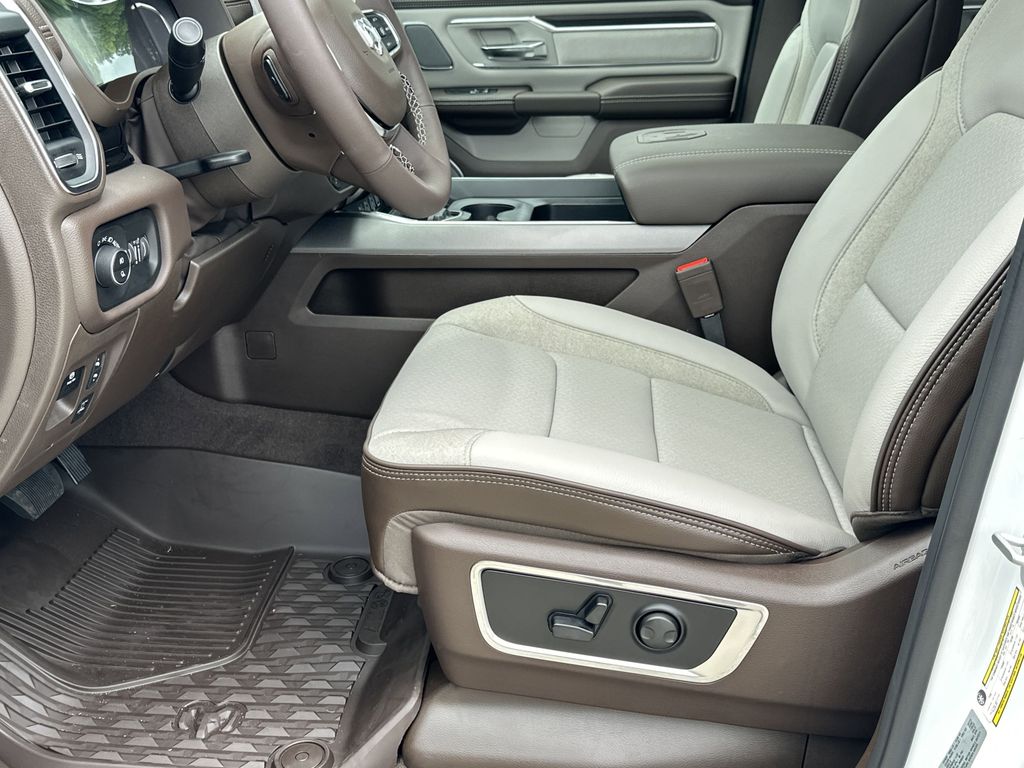 2026 RAM 1500 Laramie - Photo 9