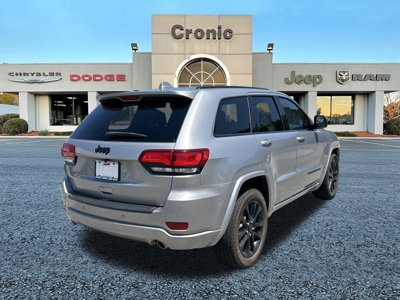2021 Jeep Grand Cherokee Laredo X photo 3