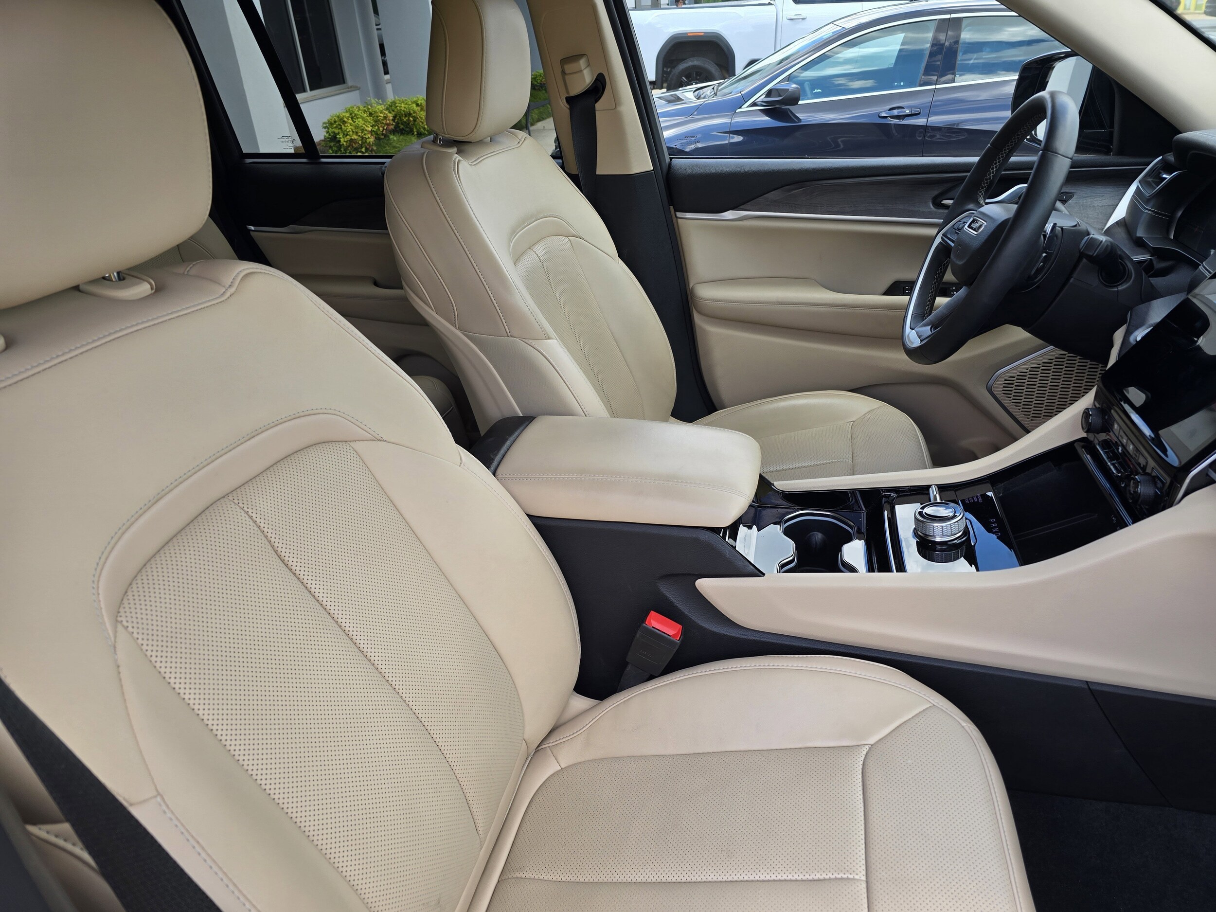 2022 Jeep Grand Cherokee Limited Sport photo 4