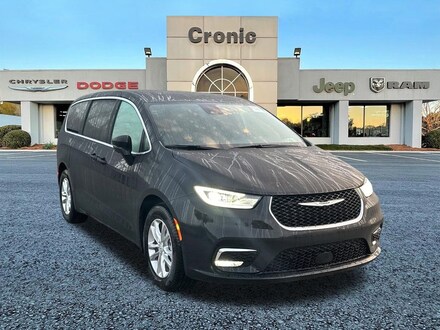 2026 Chrysler Pacifica Select Passenger Van