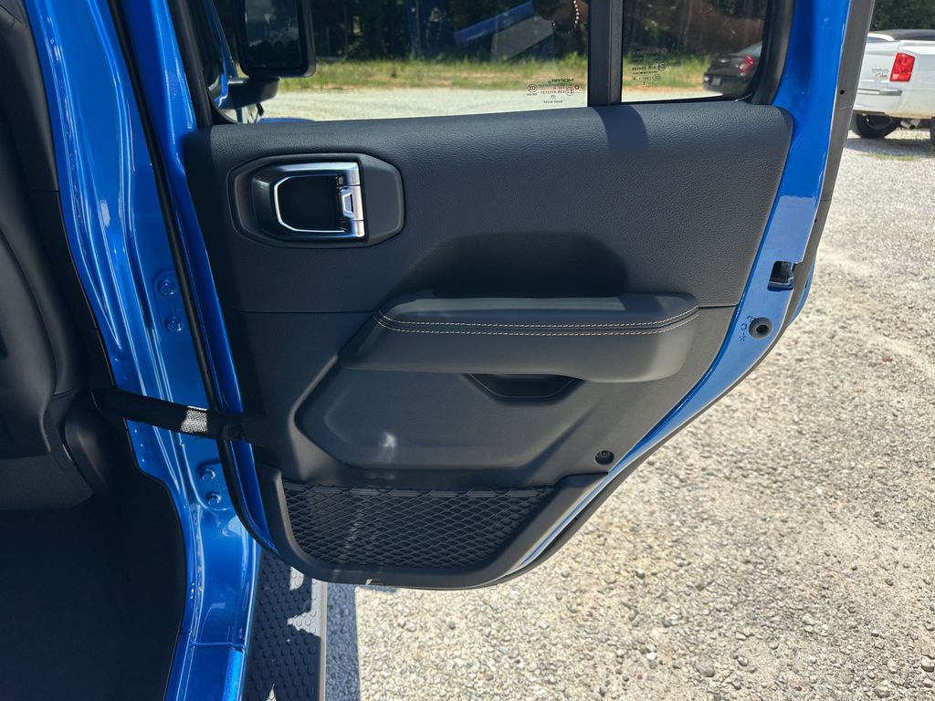 2025 Jeep Wrangler 4-Door Sahara - Photo 16