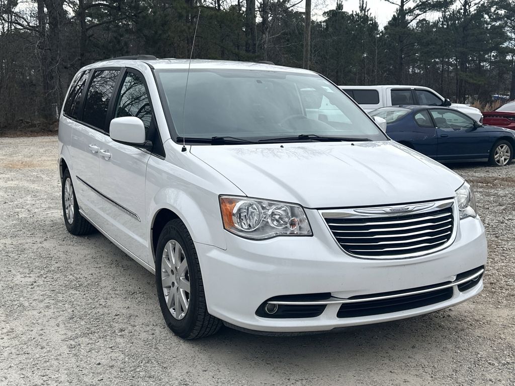 2016 Chrysler Town & Country Touring's photo