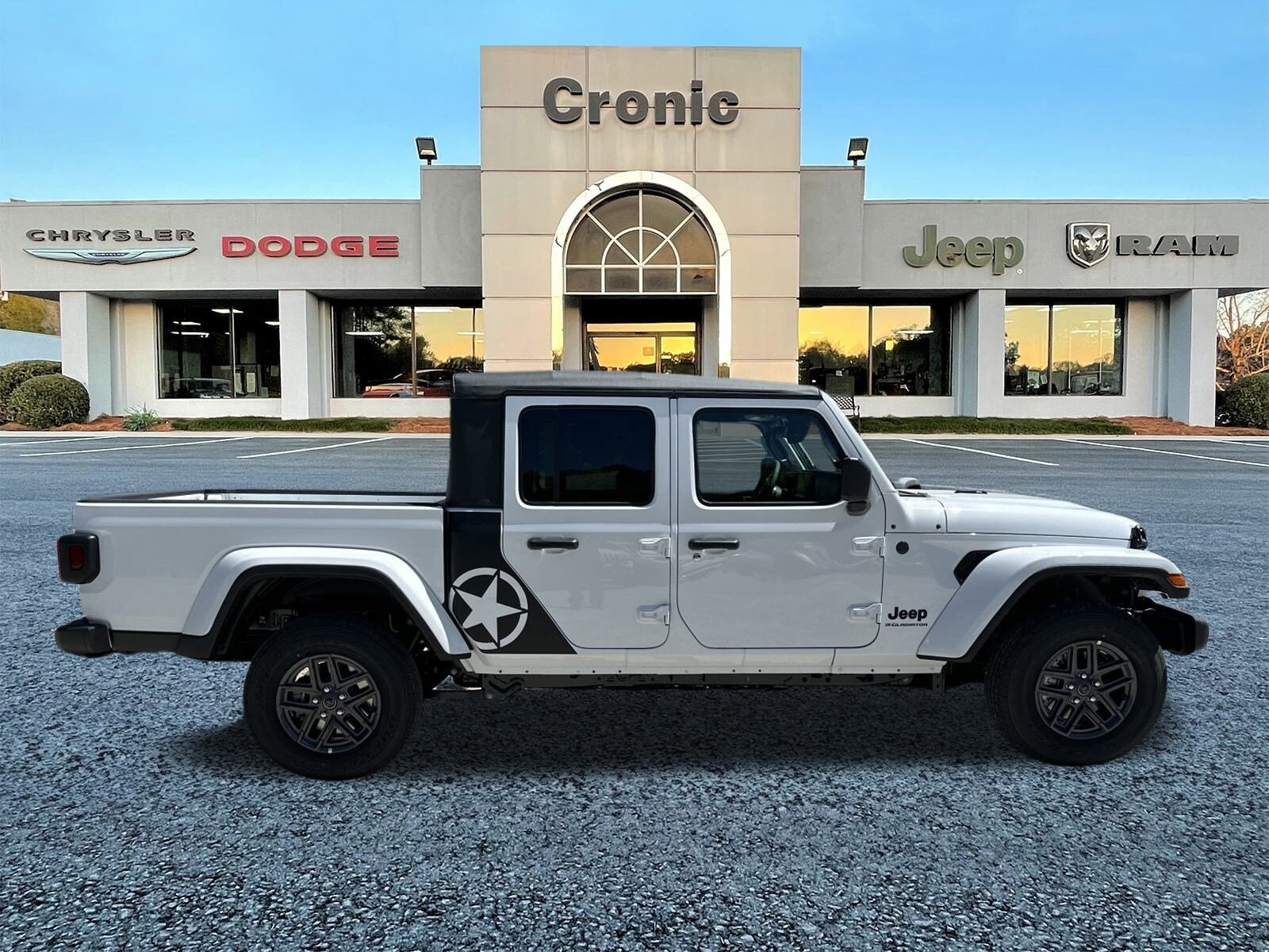 2025 Jeep Gladiator Sport photo 2