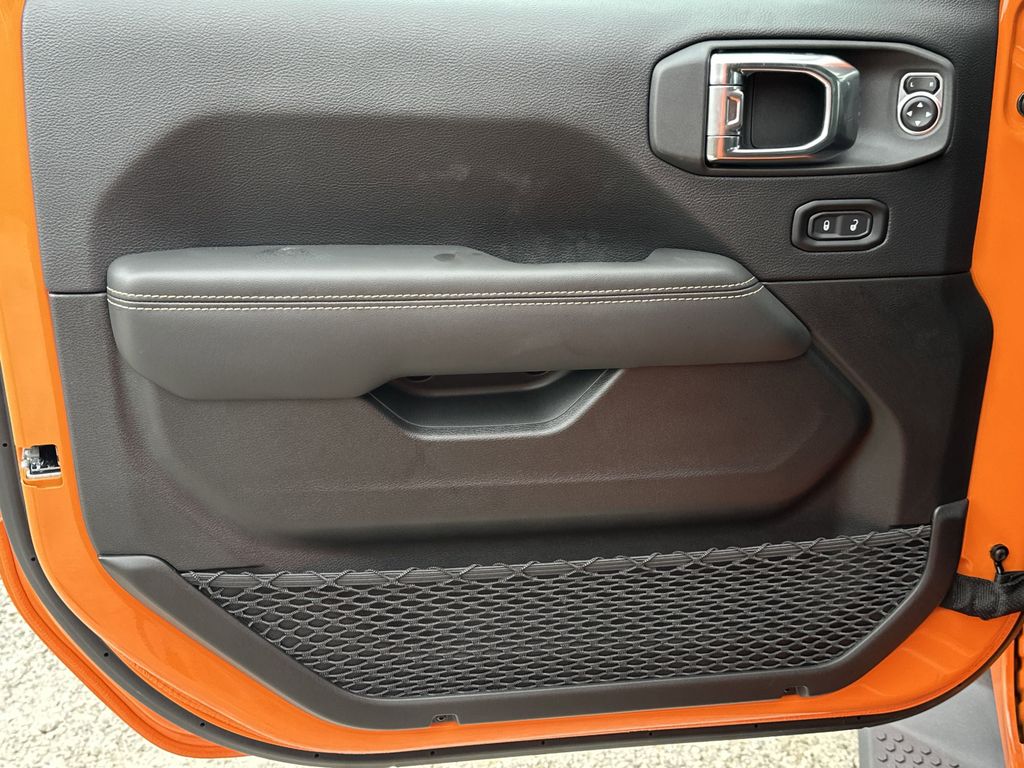 2025 Jeep Wrangler 4-Door Sahara - Photo 10
