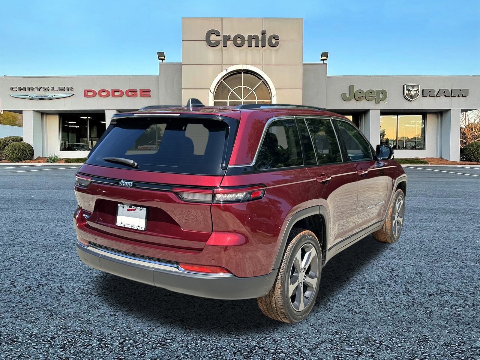 2024 Jeep Cherokee Sport photo 3