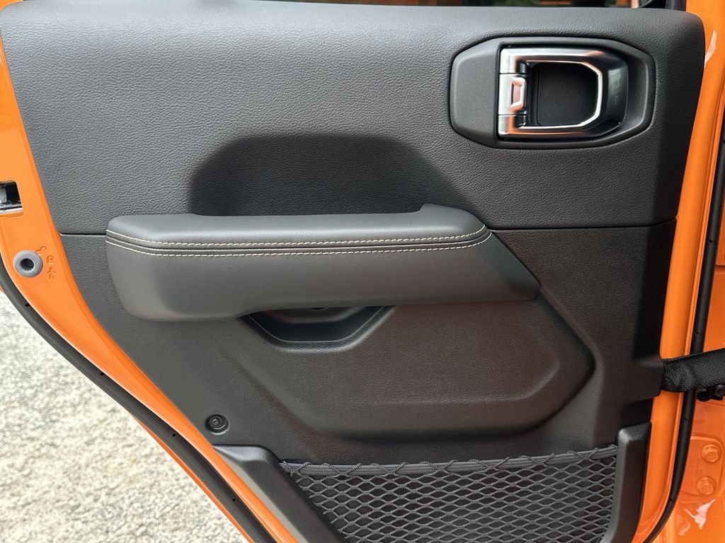 2025 Jeep Wrangler 4-Door Sahara - Photo 21