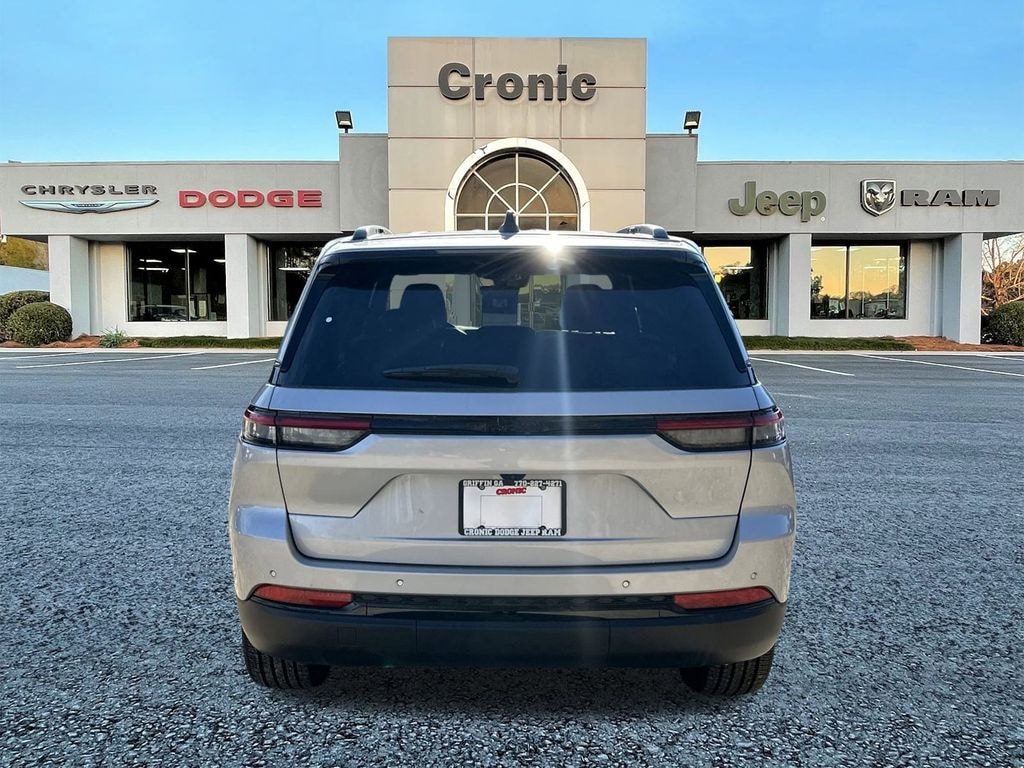 New 2025 Jeep Grand Cherokee Altitude Sport Utility